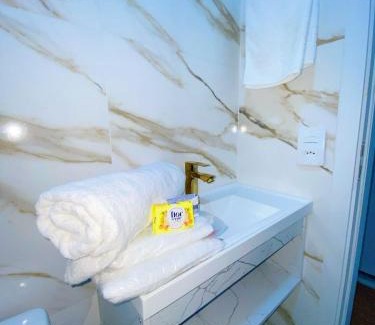 Itapegica Wohnung | Cozy and Practical 5 Min from Airport