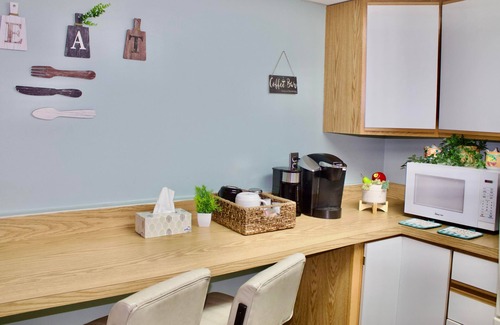 Lochearn Wohnung | Cozy and quiet basement apartment pet friendly!