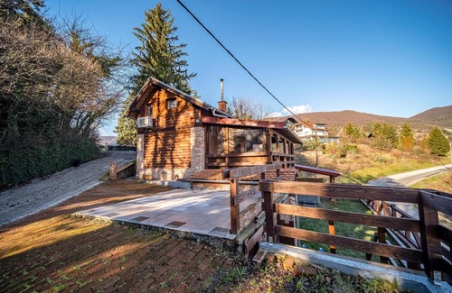 Breznik Plesivicki Haus | Cozy and rustic cottage with stunning views of the Sickle Mountains!