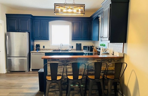 Marion Haus | Cozy and Spacious 3-bedroom house in Marion with AC, WiFi, close to downtown.