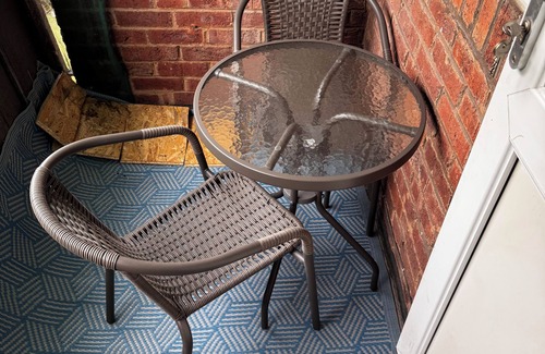 Little Hay Wohnung | Cozy apartment, 10 min from B'ham Airport/NEC/HS2 sleeps up to 6, King bed, Wifi