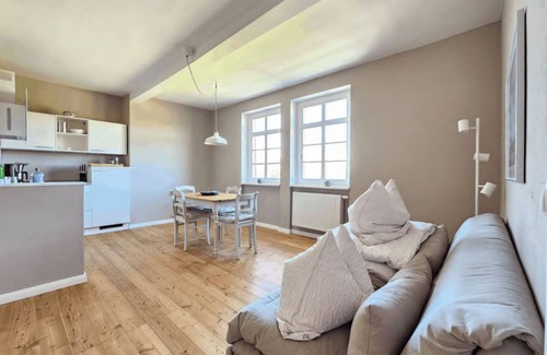 Cammin Wohnung | Cozy Apartment in a fomer Train Station at Lake Cammin