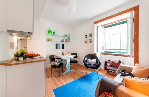 Baixa Wohnung | Cozy Apartment in Historical Lisbon by COZYSTAYS 4/5