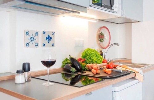 Baixa Wohnung | Cozy Apartment in Historical Lisbon by COZYSTAYS 4/5