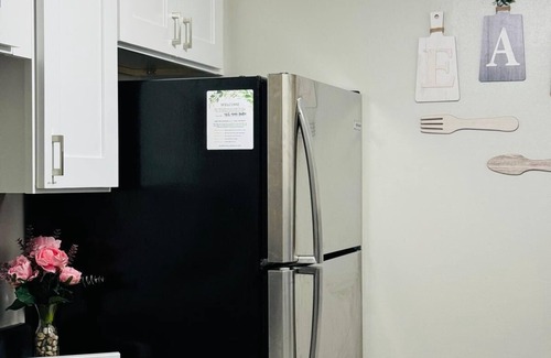 Monroeville Wohnung | Cozy apartment in superb Monroeville with fitness room, WiFi, AC