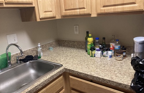 Paradise Wohnung | Cozy apartment in District Heights with Heat, WiFi, a pool and a gym.