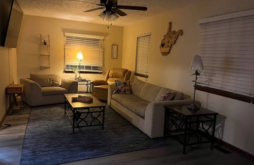 Mount Gay Wohnung | Cozy Apartment with onsite restaurant in Logan WV Close to Hatfield McCoy Trail
