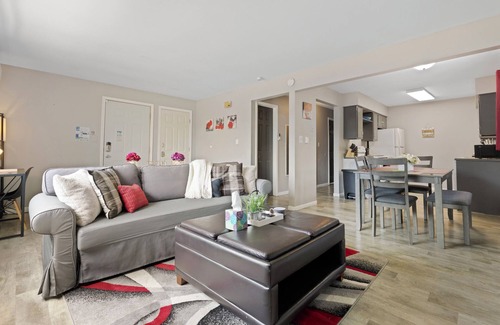 Aurora Wohnung | Cozy apt Aurora/Sleeps 8/FREE Wifi/55"TV/Parking