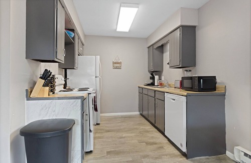Aurora Wohnung | Cozy apt Aurora/Sleeps 8/FREE Wifi/55"TV/Parking