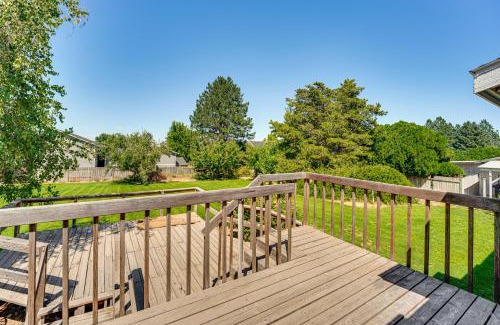 Tri-Cities Haus | Cozy Apt with Private Deck, 2 Mi to Toyota Center!