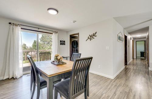 Tri-Cities Haus | Cozy Apt with Private Deck, 2 Mi to Toyota Center!