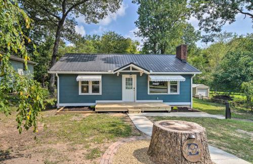 Skyland Haus | Cozy Arden Cottage, 2 Mi to Lake Julian Park!