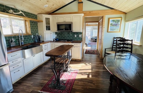 Bayfield Wohnung | Cozy Barn Loft Apartment. Perfect for Couples, Hunters, and more!