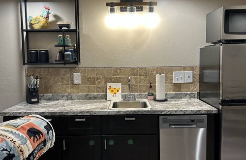 Sandy Wohnung | Cozy Basement Apartment - Easy Drive to Ski Resorts - Massage Chair!!!