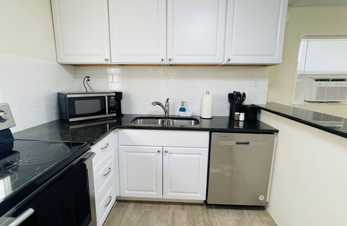 Holly Hill Wohnung | Cozy Beach Town Getaway 5 Minute Drive From The Beach