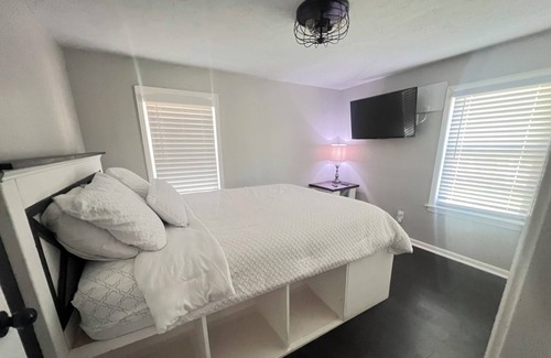 Bessemer Haus | Cozy Bessemer/McCalla Farmhouse