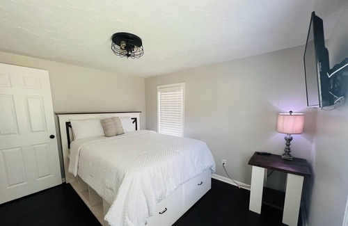 Bessemer Haus | Cozy Bessemer/McCalla Farmhouse