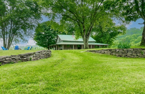 Taylorsville Kabine | Cozy Bourbon Country Cabin with HOT TUB and Fire Pit on Brashears Creek