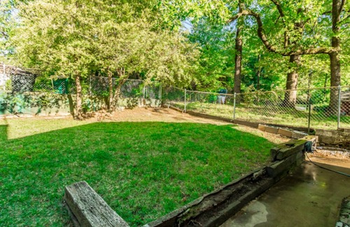 Little Rock Haus | Cozy Bungalow 3bdrm, 2.5ba, Hot Tub, Fenced Yard