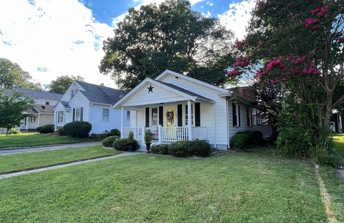 Richmond Haus | Cozy bungalow in prime location!n