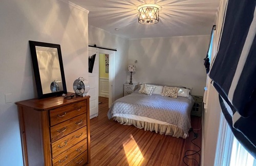 Richmond Haus | Cozy bungalow in prime location!n