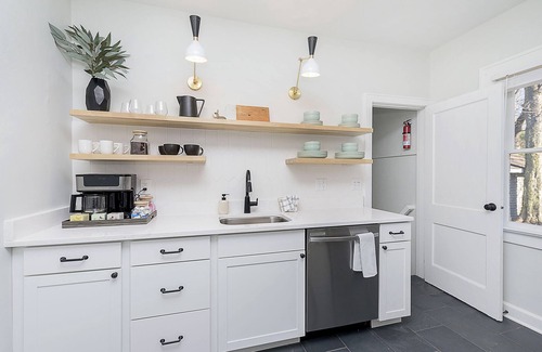 Broad Ripple Haus | Cozy Bungalow - walk to Broadripple Ave. and Monon