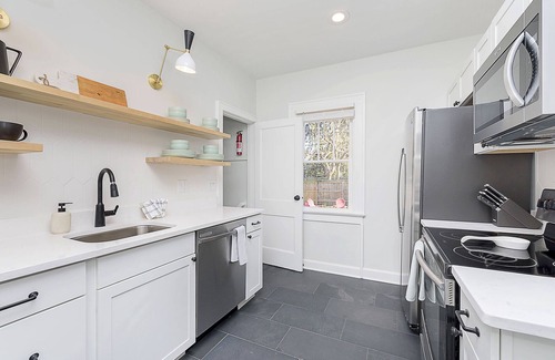 Broad Ripple Haus | Cozy Bungalow - walk to Broadripple Ave. and Monon