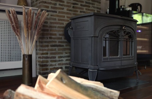 Knegsel Haus | Cozy bungalow with lots of privacy in a wooded area. Close to Eindhoven.