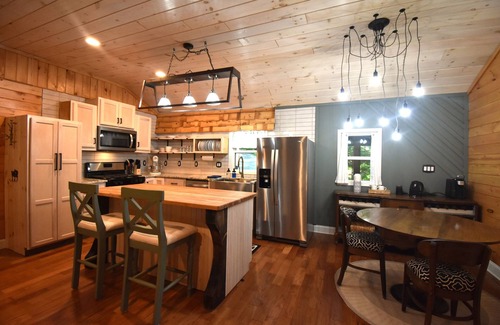 Fry Kabine | Cozy cabin, 1.5 miles to downtown McCaysville; shops/restaurants & Toccoa River