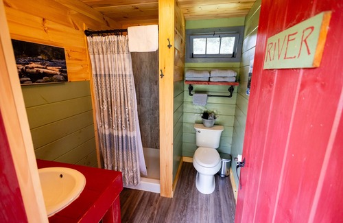 Turner Bed & Breakfast | Cozy Cabin at Farm Bed and Breakfast in Maine