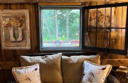 Turner Bed & Breakfast | Cozy Cabin at Farm Bed and Breakfast in Maine