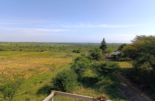 Oloitoktok Kabine | Cozy cabin at the foot of the Kilimanjaro with modern amenities and wifi