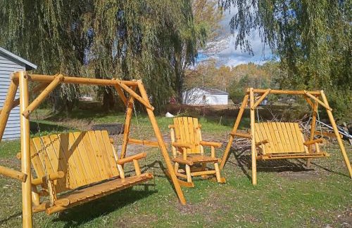 Gladwin Haus | Cozy Cabin Getaway Close to Town