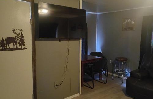 Gladwin Haus | Cozy Cabin Getaway Close to Town