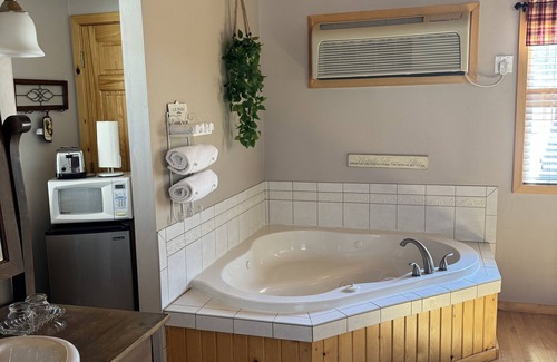 Wisconsin Dells Kabine | Cozy Cabin Located Just Outside of Wis Dells- Cabin B