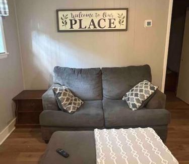 Mathias Haus | Cozy Cabin, minutes from Lost River State Park