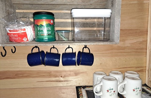 Sumner Kabine | Cozy cabin nestled on 20 private acres, hiking trail and pet friendly.