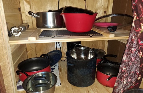 Sumner Kabine | Cozy cabin nestled on 20 private acres, hiking trail and pet friendly.