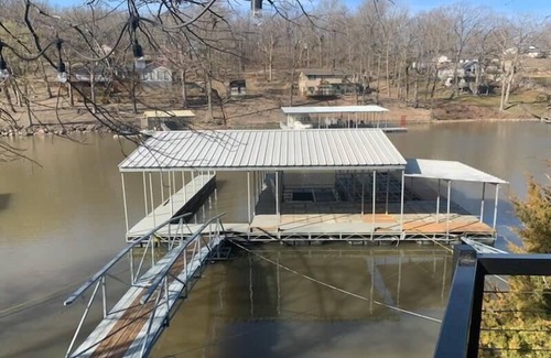 Osage Beach Kabine | Cozy Cabin on the Lake! Sleeps 2 @ Jacks Shack!