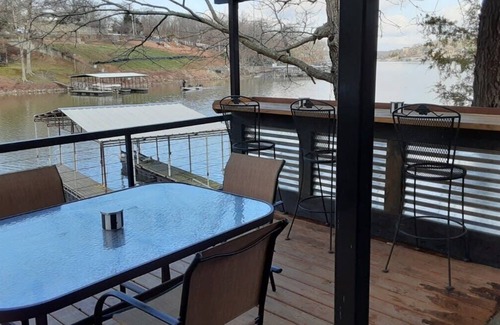 Osage Beach Kabine | Cozy Cabin on the Lake! Sleeps 2 @ Jacks Shack!