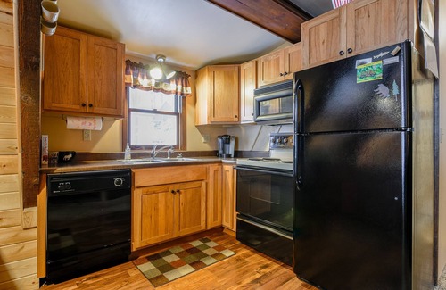 Lead Kabine | Gemütliche Hütte mit Whirlpool auf Deer Mountain in der Nähe von ATV / Snowmobile Trails!