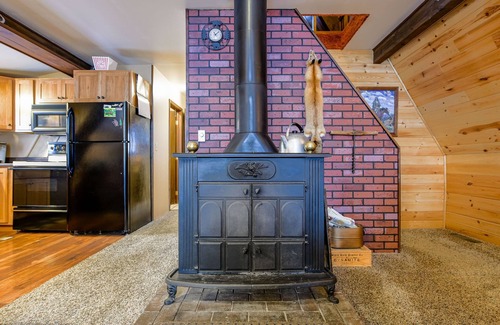 Lead Kabine | Gemütliche Hütte mit Whirlpool auf Deer Mountain in der Nähe von ATV / Snowmobile Trails!