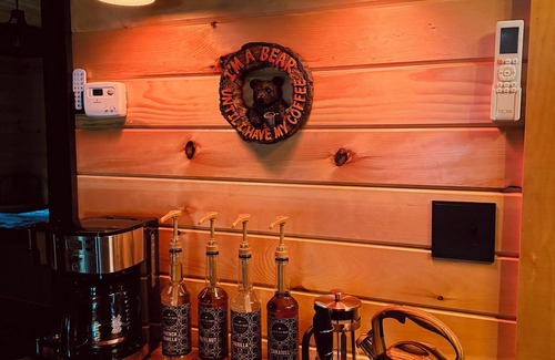 Benezette Kabine | Cozy cabin with in the heart of Benezette, 1 mile from viewing center.