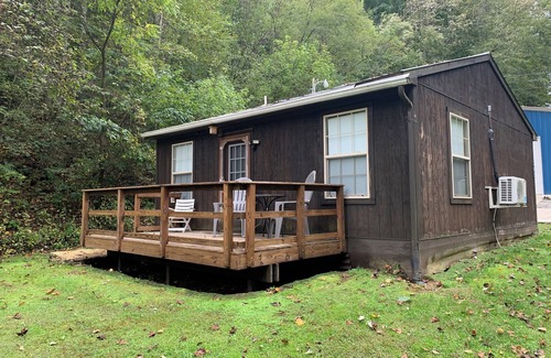 Eidson Kabine | Cozy cabin with WiFi and AC in Eidson, TN, close to Rogersville, Sneedville