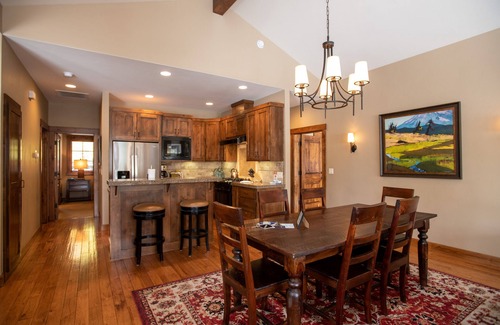 Sunriver Kabine | 24 Caldera Kabine: 2 BR / 3 BA Kabine in Bend, Schlafmöglichkeiten für 6