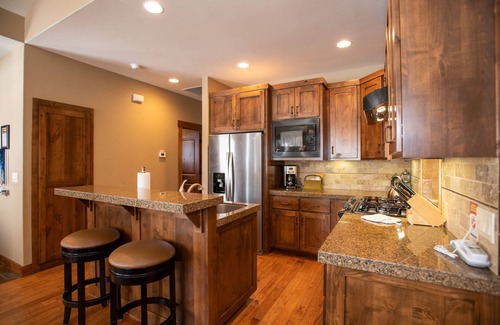 Sunriver Kabine | 24 Caldera Kabine: 2 BR / 3 BA Kabine in Bend, Schlafmöglichkeiten für 6