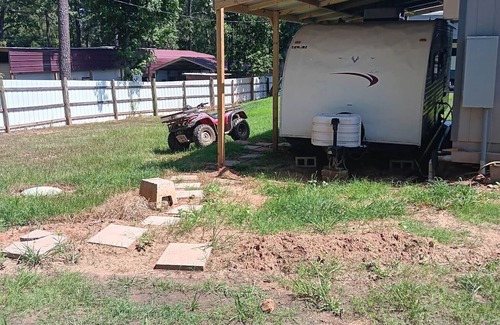 Negreet Haus | Cozy Camper - Small RV near Toledo Bend, LA.