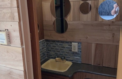 Negreet Haus | Cozy Camper - Small RV near Toledo Bend, LA.