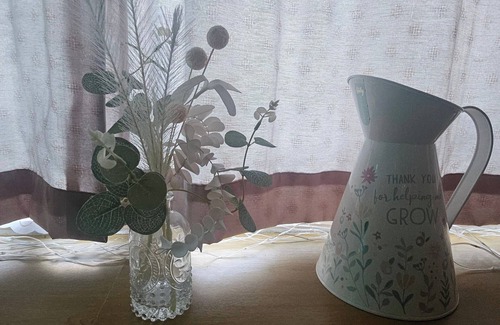 Grangetown Kabine | Cozy Cardiff Cabin Retreat Sleeps 6 by Aimee