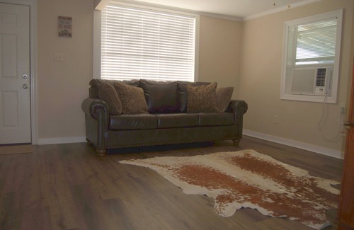 Bayou Cane Haus | Cozy, centrally located, 1-bedroom house in Houma! On the Bayouside